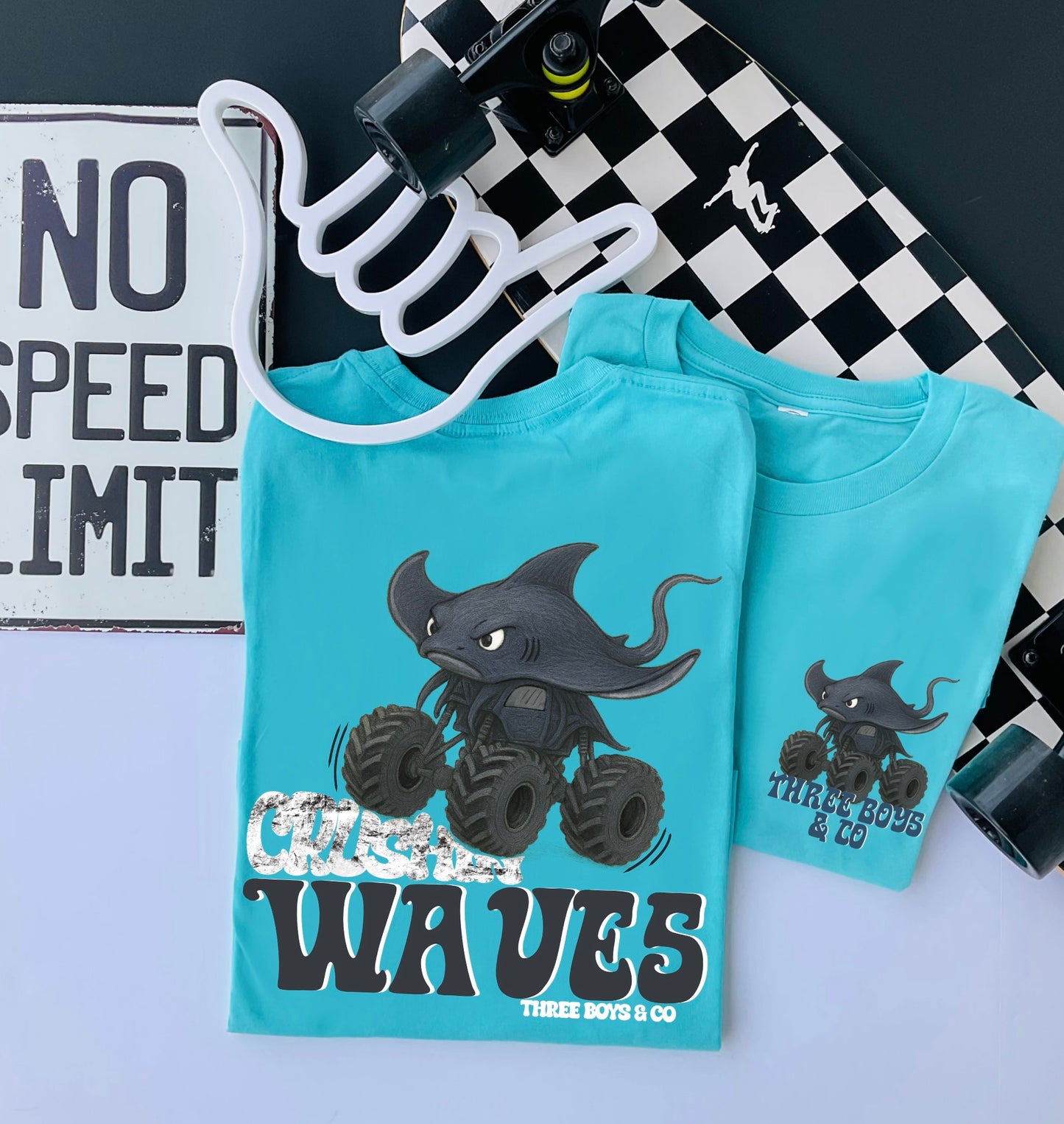 Crushing waves stingray tee